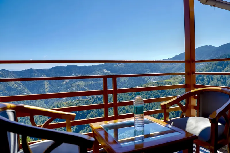Balcony table over the valley